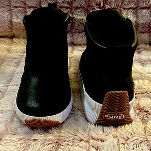 Sorel hand crafted natural rubber slip on shoes/boots-black, 7.5. Wore twice.